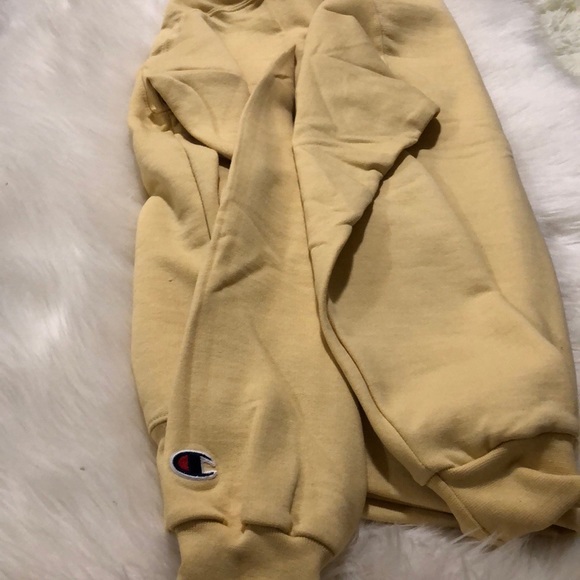 SOLD OUT Champion Yellow crewneck Sweatshirt - Picture 2 of 3